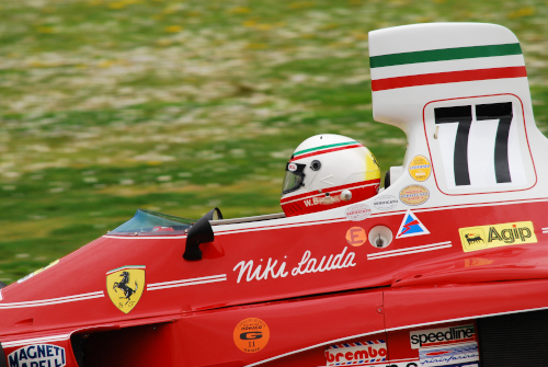 Niki Lauda tijdens een race in de Formule 1 